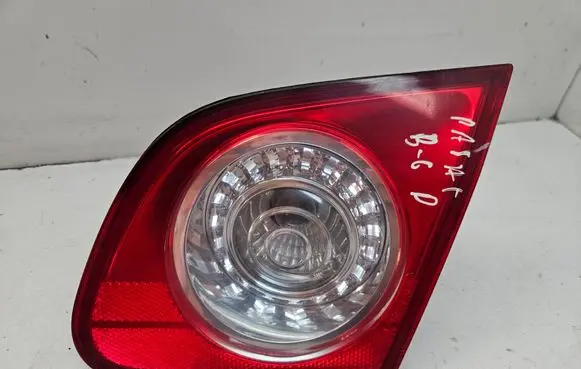 Tailgate rear/tail lights