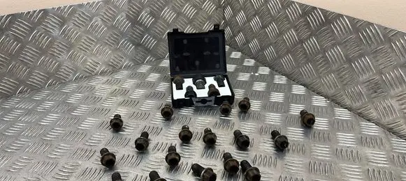 Mercedes-Benz E W212 Nuts/bolts B66470155