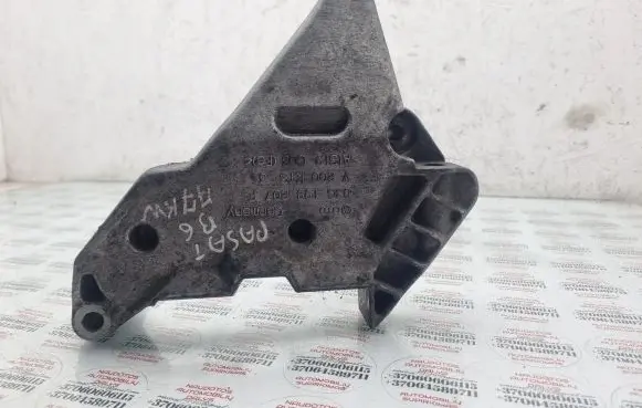 Volkswagen PASSAT B6 Engine mounting bracket 03G199207F