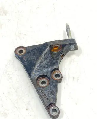Toyota Yaris Engine mounting bracket 21060