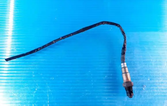 Volkswagen PASSAT B7 Lambda probe sensor 03L906262 0281004085