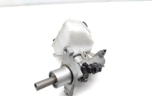 Volkswagen Amarok Master brake cylinder 2H0611303A