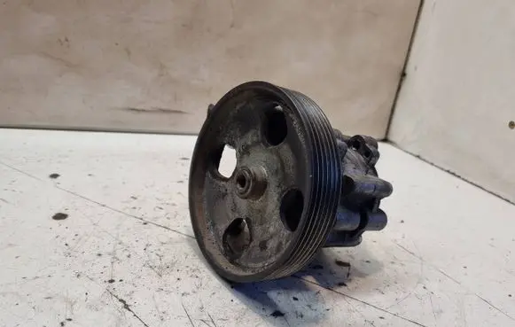 Peugeot 407 Power steering pump 9637000880
