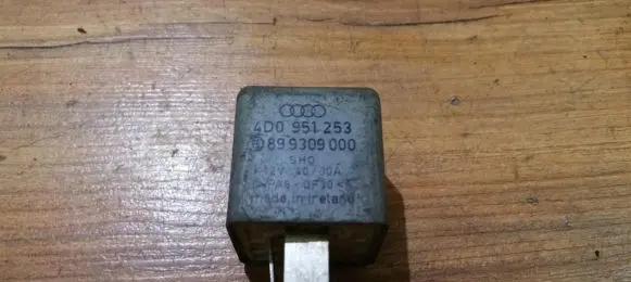 Volkswagen PASSAT B5 Other relay 4d0951253 899309000