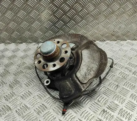 Mercedes-Benz CLS C218 X218 Front wheel hub A2183321001