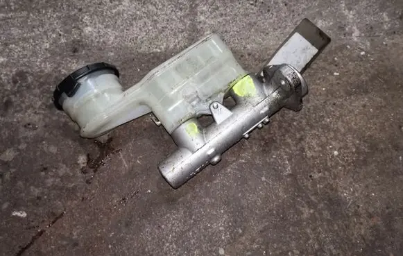 Master brake cylinder