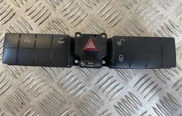 Mercedes-Benz C W203 Hazard light switch 2038702610 33635002 50436230001