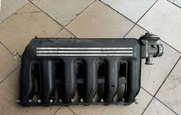 BMW 5 E39 Intake manifold 7789247 7789287 7789329