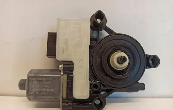 Seat Leon (1P) Rear door window regulator motor 5Q0959811E
