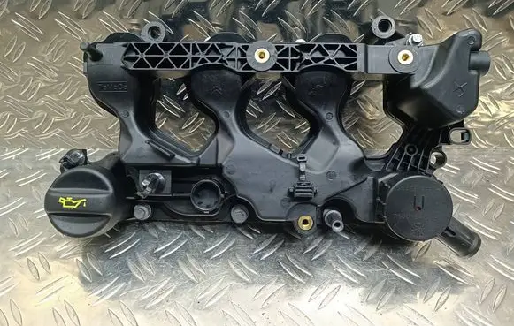 Peugeot 208 II Rocker cam cover P1001845