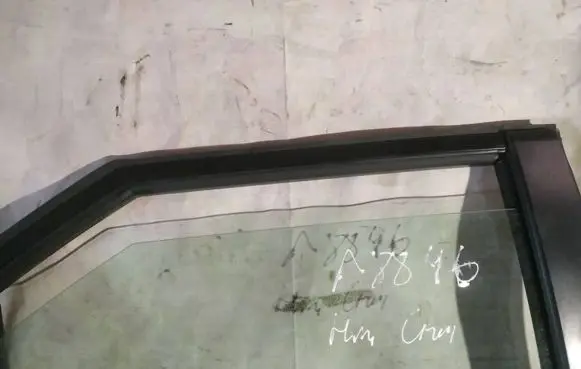 Honda Civic IX Rear door window glass