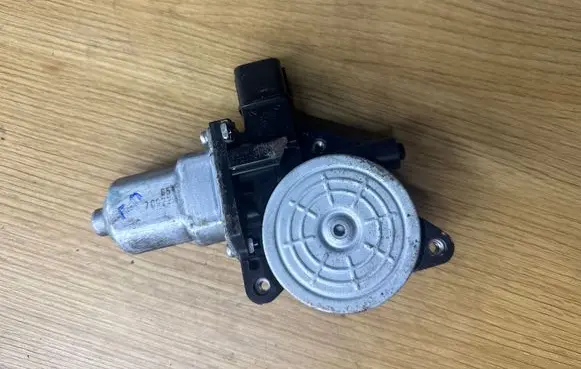 Honda Civic Front door window regulator motor 709771