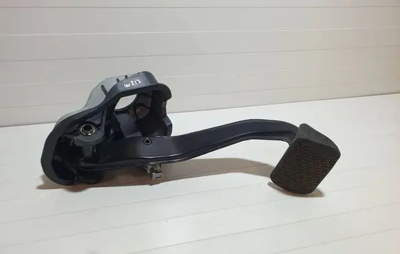 Mercedes-Benz E W213 Brake pedal A2052920000 A2052920415