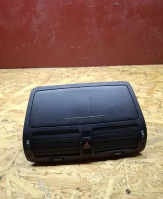 Skoda Octavia Mk2 (1Z) Dash center air vent grill 1Z0820951