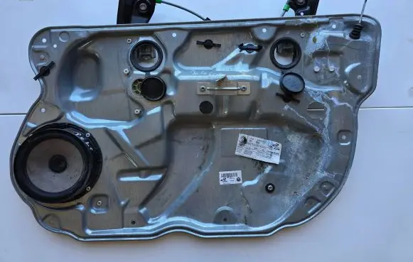 Volkswagen Polo IV 9N3 Front door manual window regulator 6Q4837756