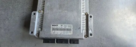 Renault Trafic II (X83) Engine control unit/module 0281010633 8200051609