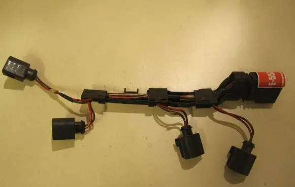 Volkswagen PASSAT B6 Fuel injector wires 06F971824D