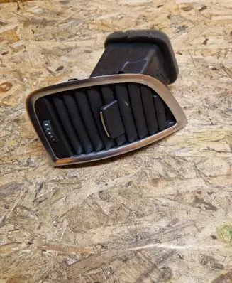 Audi Q7 4L Dashboard side air vent grill/cover trim 4L0820902
