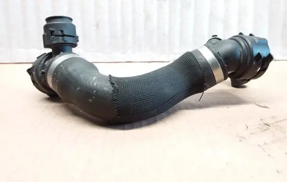 BMW X5 E70 Engine coolant pipe/hose 7798496