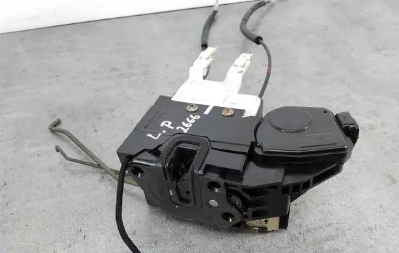 Hyundai Santa Fe Front door lock 