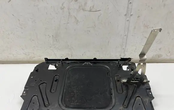 Porsche Taycan 9J1 Other engine bay part 9J1915516A