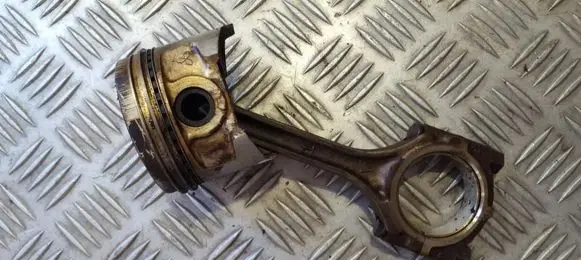 Mitsubishi Colt Piston with connecting rod