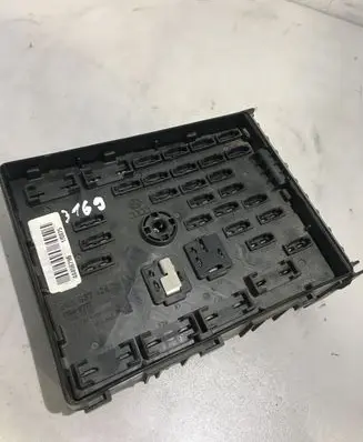 Volkswagen PASSAT B6 Fuse box set 3C0937125