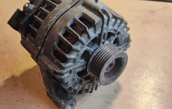 BMW 5 E60 E61 Generator/alternator 7802261