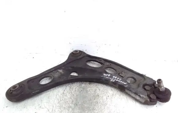 Nissan Primastar Front lower control arm/wishbone 8200395034 93853465