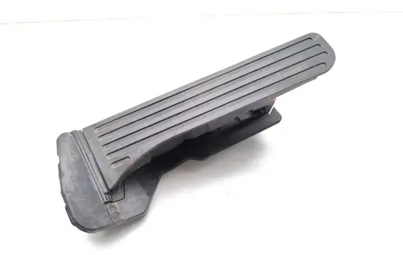 Accelerator throttle pedal