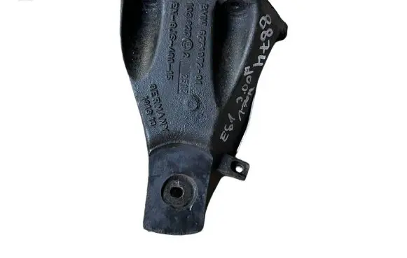 BMW 5 E60 E61 Engine mounting bracket 6771072
