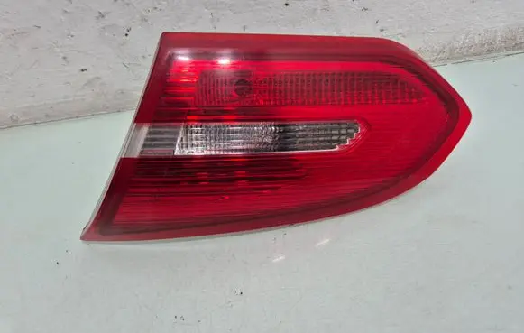 Ford Focus Tailgate rear/tail lights F1EB13A602DD