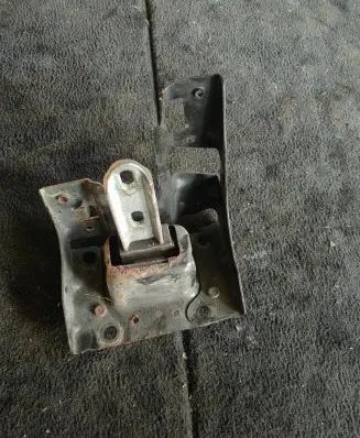 Citroen DS3 Engine mount bracket