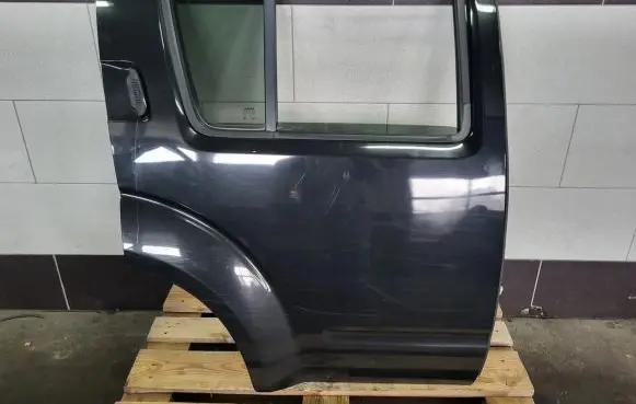 Nissan Pathfinder R51 Rear door