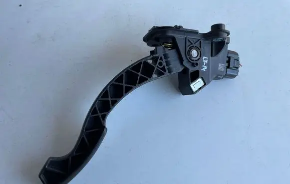 Mitsubishi Outlander Accelerator throttle pedal 1600A116