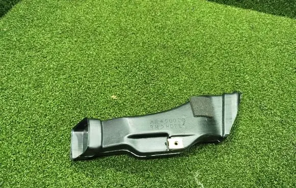 Mitsubishi Pajero Air intake duct part MR460028
