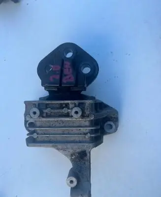 Jeep Cherokee Gearbox mounting bracket P68347537AD 3030