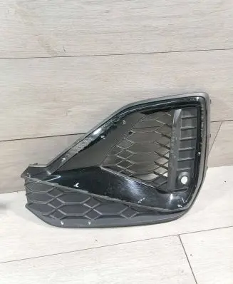 Audi Q2 - Front bumper lower grill 81A807681Q