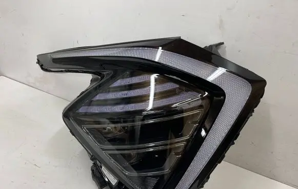 KIA Sportage Headlight/headlamp 92102R2150