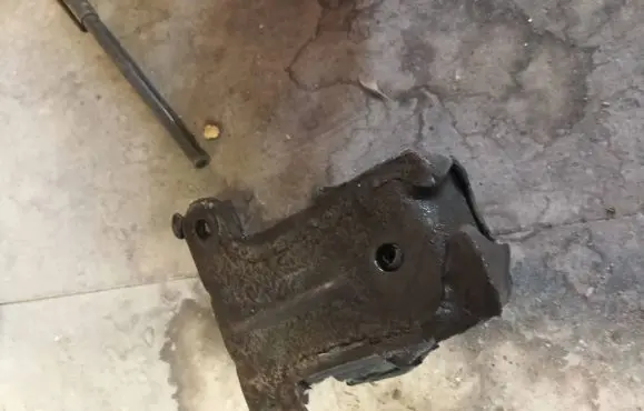 Chevrolet Corvette Engine mount vacuum valve 