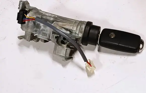 Volkswagen Touran I Ignition lock 0319C024D10 1K0905851B