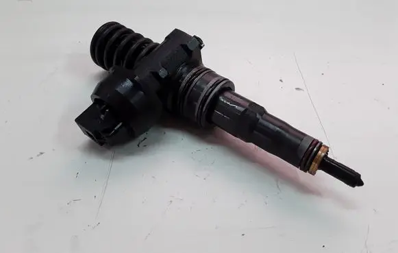 Skoda Roomster (5J) Fuel injector 0414720314