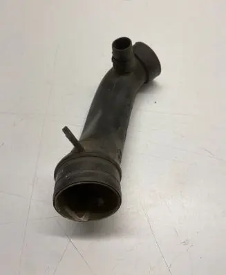 Volkswagen Transporter - Caravelle T4 Turbo air intake inlet pipe/hose 074129715E