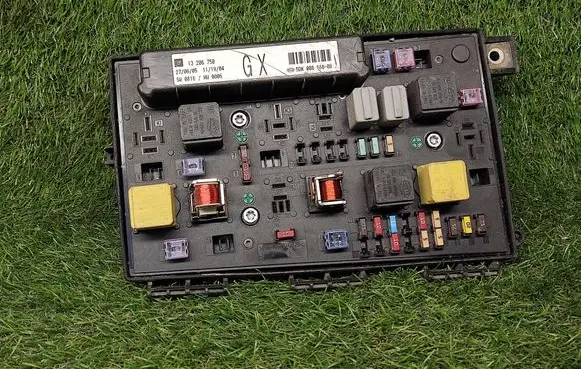Opel Astra H Power management control unit 13206750 13206750GX 5DK00866808