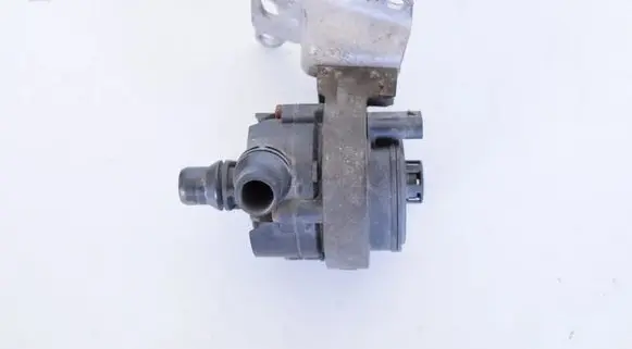 BMW X3 F25 Electric auxiliary coolant/water pump 7643949