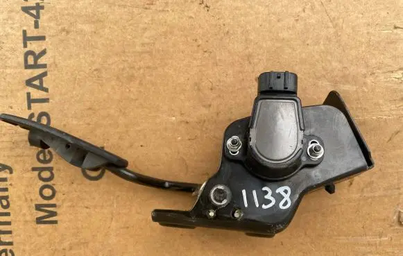 Toyota Corolla Verso E121 Accelerator throttle pedal 3138