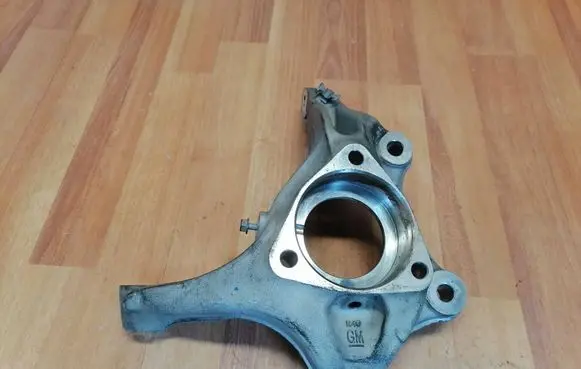 Opel Insignia B Front wheel hub 23384198 YR00054880