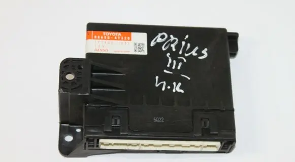 Toyota Prius (XW30) Air conditioning/heating control unit 8865047320