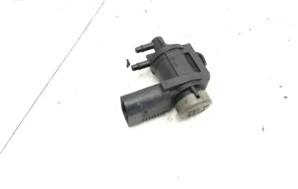 Volkswagen Golf IV Turbo solenoid valve 1J0906283C