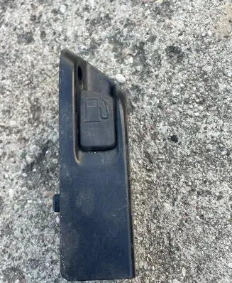 Toyota Prius+ (ZVW40) Fuel cap release pull handle 